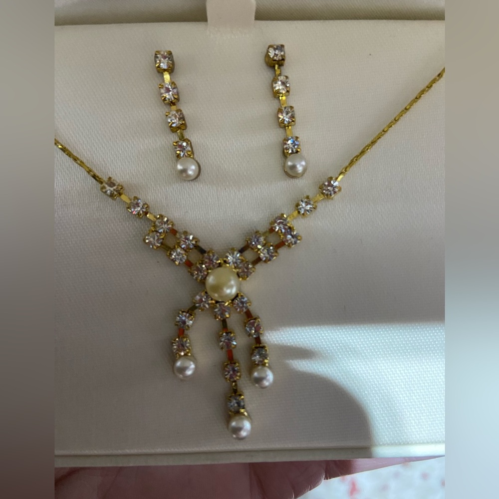 Gold Tone Necklace and Pierced Earrings Set. Rhinestones and Faux Pearls